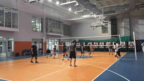 Gençler Düzce'de Voleybol Oynadı