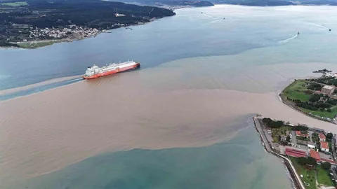 Çanakkale Boğazı'nda Renk Değişikliği Görüldü
