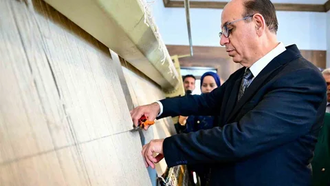 Başkan Geçit Halı Dokuma Kursu'nda Kesim Töreni Düzenledi