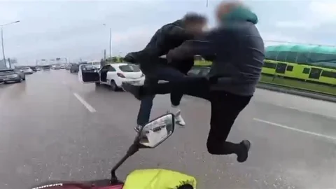 Bursa'da Trafikte Tekmeli Kavga