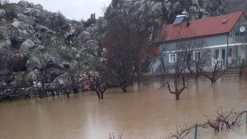 Derebucak'ta Araziler Su Altında Kaldı