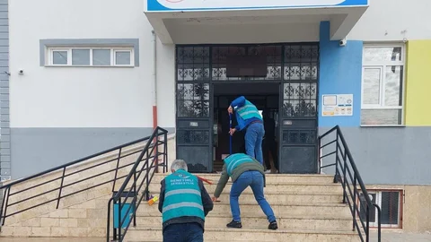 Beyşehir'de Yükümlüler Okulları Temizledi