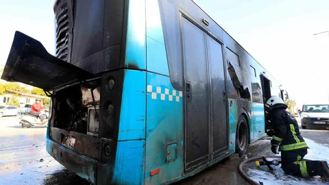 Antalya'da Halk Otobüsü Yangın Çıkardı