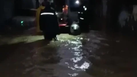 Adana'da Su Bastı, Kurtarma Operasyonu Yapıldı