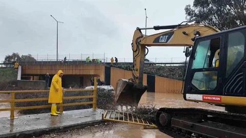 Adana'da Minibüs Kurtarma Operasyonu