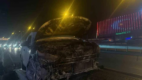 Esenyurt'ta Araç Yangını Panik Yarattı