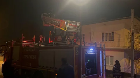 Erzincan'da İtfaiye Ekipleri Kediyi Kurtardı