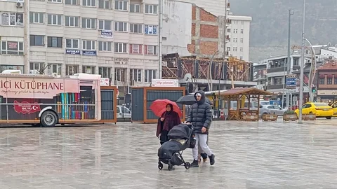 Afyonkarahisar'a Yağışlı Hava Geldi