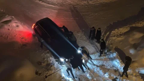 Yüksekova'da Kar Esareti Yaşandı