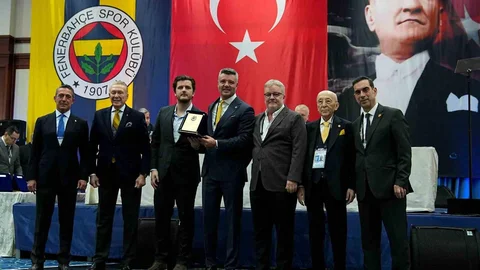 Fenerbahçe’den Ali Şen’e Özel Plaket