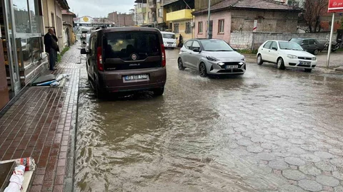 İncirliova'da Sağanak Yağış Sorun Yarattı
