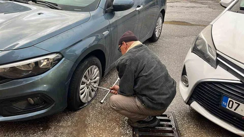 Bisikletli Magandalar Alanya'da Araçlara Zarar Verdi