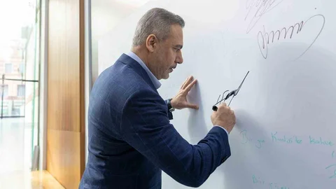 Hakan Fidan İstanbul'da Gençlerle Buluştu