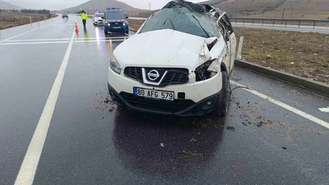 Afyonkarahisar'da Takla Atan Araçta Yaralılar Var