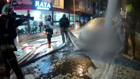 Mersin'de Elektrikli Araç Yangını Kontrol Altına Alındı