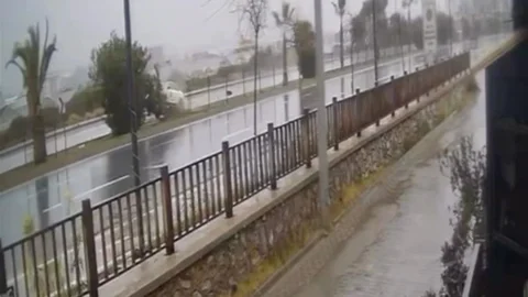 Antalya'da Kontrolden Çıkan Araç Takla Attı