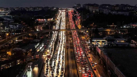 İstanbul'da Trafik Yoğunluğu Artıyor
