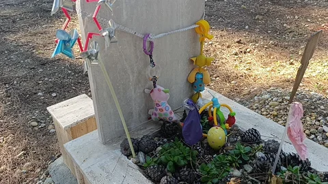 Antalya'daki Mezarlıkta Duygusal Görüntüler