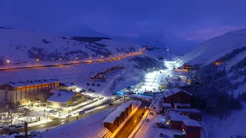 Palandöken Kayak Merkezi'nde Yoğun İlgi Var