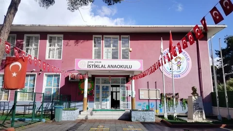 Efeler'de Bayrak Sevgisi Dersi Başlıyor