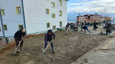 Bozdoğan'da Okul Çevresi Düzenleniyor