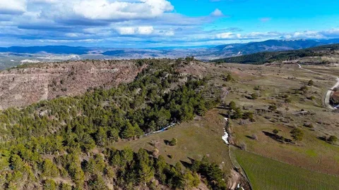 Karlar Eridi, Yaylalar Yeşerdi