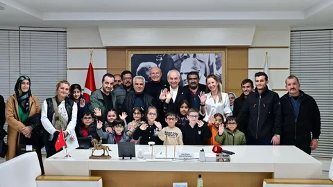 Kepez'de Öğrencilere Gözlük Dağıtımı Yapıldı