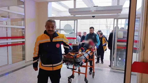 Adıyaman'da Otomobil Şarampole Devrildi