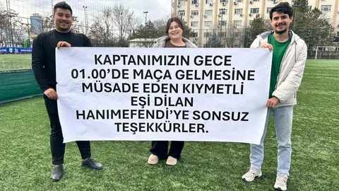Eşine Halı Saha İzni Veren Kadına Teşekkür Pankartı