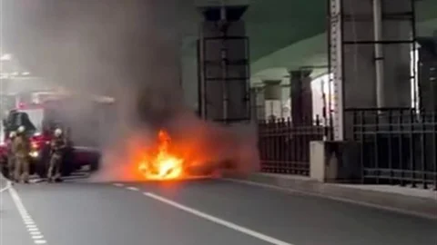 Şişli'de Otomobil Yangını