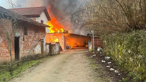 Bartın'da Yangın Sonucu Ev Kullanılamaz Hale Geldi