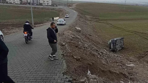 Batman'da Otomobil Şarampole Yuvarlandı