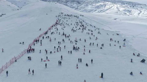 Güzeldağ Kayak Merkezi Yoğun İlgi Gördü