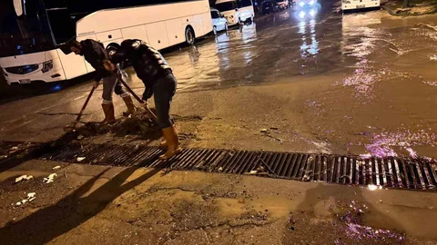 Kuşadası'nda Yağmur Sonrası Müdahale