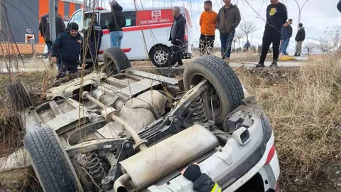 Erzincan'da Şarampole Uçan Otomobil Kazası