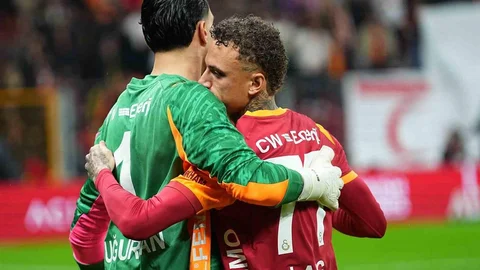 Galatasaray Kalesini Gole Kapadı