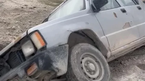 Karapınar'da Pikap Çukura Düştü