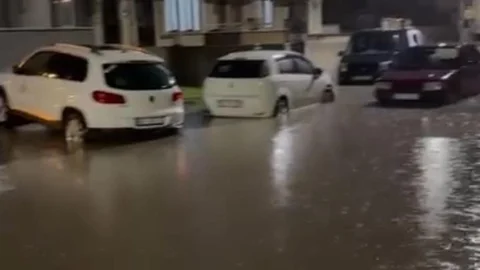 İnegöl’de Sağanak Yağış Hayatı Olumsuz Etkiledi