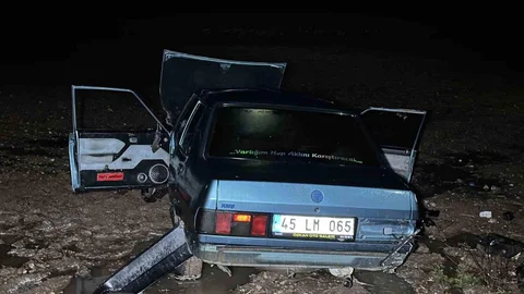 Uşak'ta İki Araç Çarpıştı