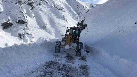 Kemaliye'de Karla Mücadele Devam Ediyor