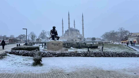 Edirne'de Kar Yağışı Etkisini Arttırdı