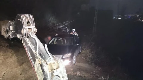 Belen’de Mahsur Kalan Araç Kurtarıldı