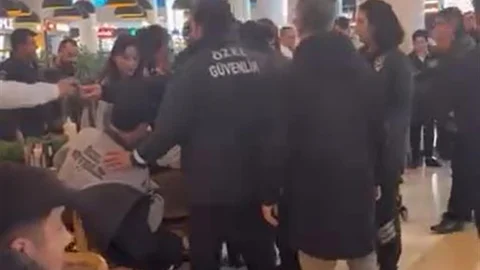 İstanbul'da Alışveriş Merkezinde Kavga