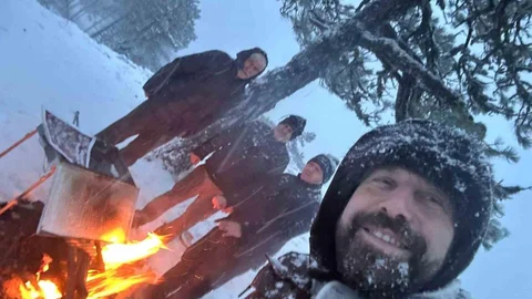 Sındırgı'da Kar Üstünde Mangal Keyfi