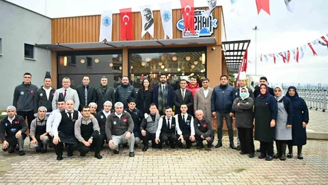 Tuzla'da Mekan Palmiye Yenilendi
