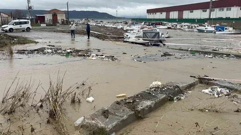 Çanakkale'de Kepez Çayı Taştı