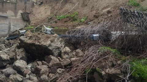 Manisa'da Okulun İstinat Duvarı Yıkıldı