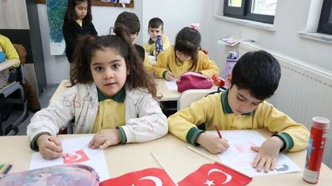 Tunceli'de Bayrak Sevgisi Dersi