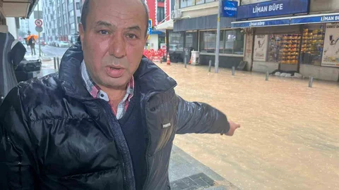 İzmir'de Sağanak Yağış Sorunlara Neden Oldu