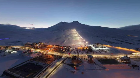 Kayseri'de Erciyes Kayak Merkezi'nde Yarıyıl Bereketi